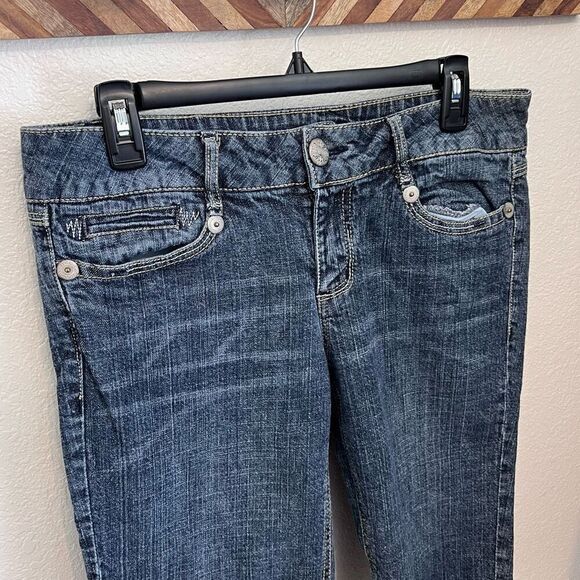 Rewind Bermuda denim shorts medium wash juniors size 11 EUC - Picture 2 of 13